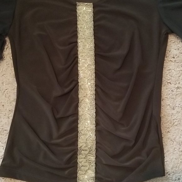 Green flutter sleeve top - Picture 2 of 4